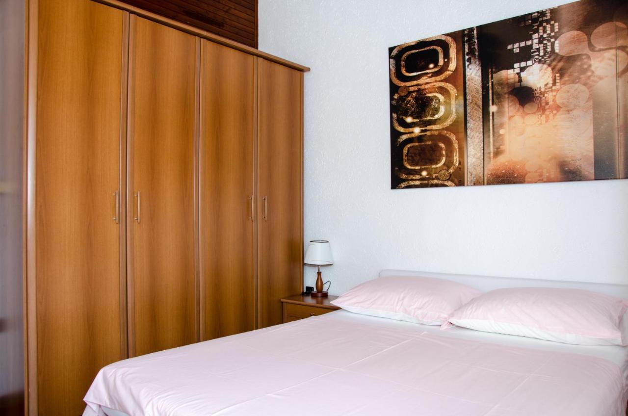 Guesthouse Ruza セニ エクステリア 写真