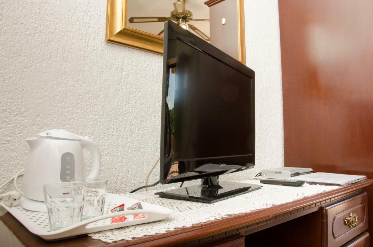 Guesthouse Ruza セニ エクステリア 写真