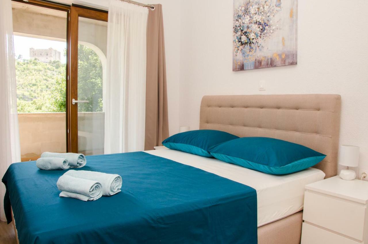 Guesthouse Ruza セニ エクステリア 写真