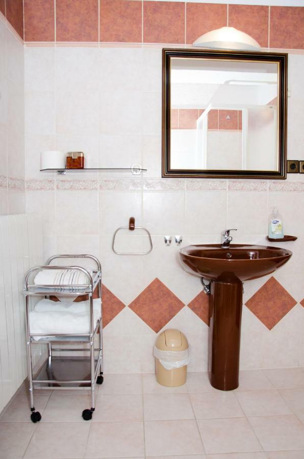 Guesthouse Ruza セニ エクステリア 写真