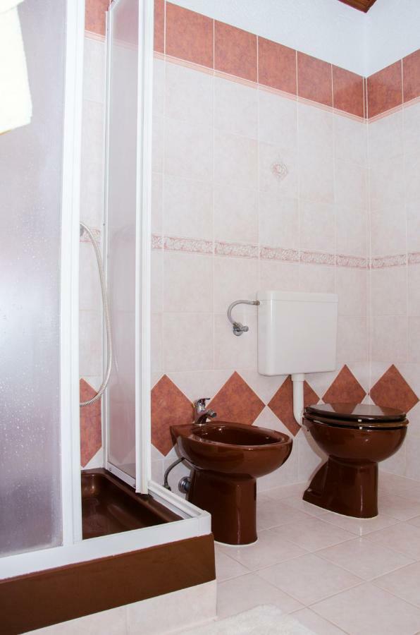 Guesthouse Ruza セニ エクステリア 写真